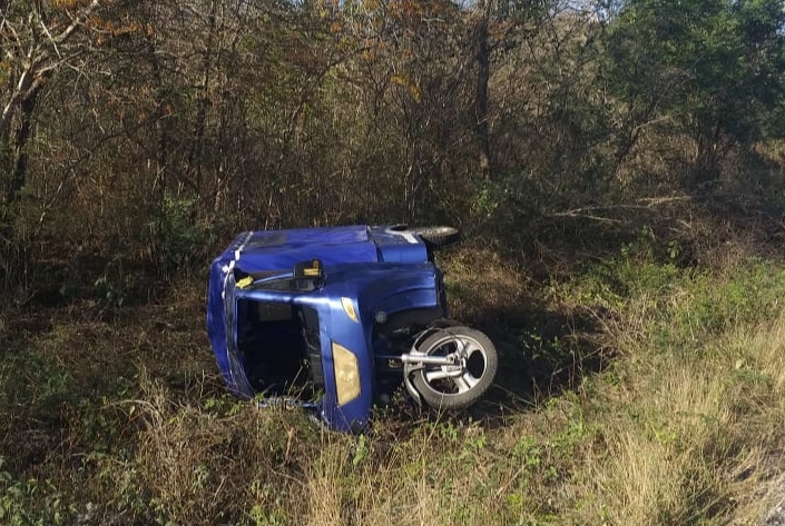 De esta manera acabo el mototaxi volcando