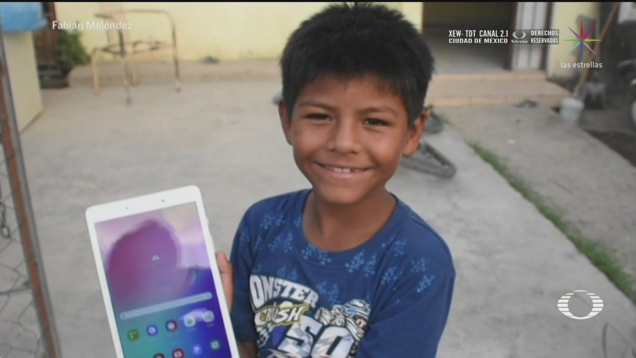 Iker nino que hace mandados por 5 pesos recibe tableta para sus clases en linea 2454288