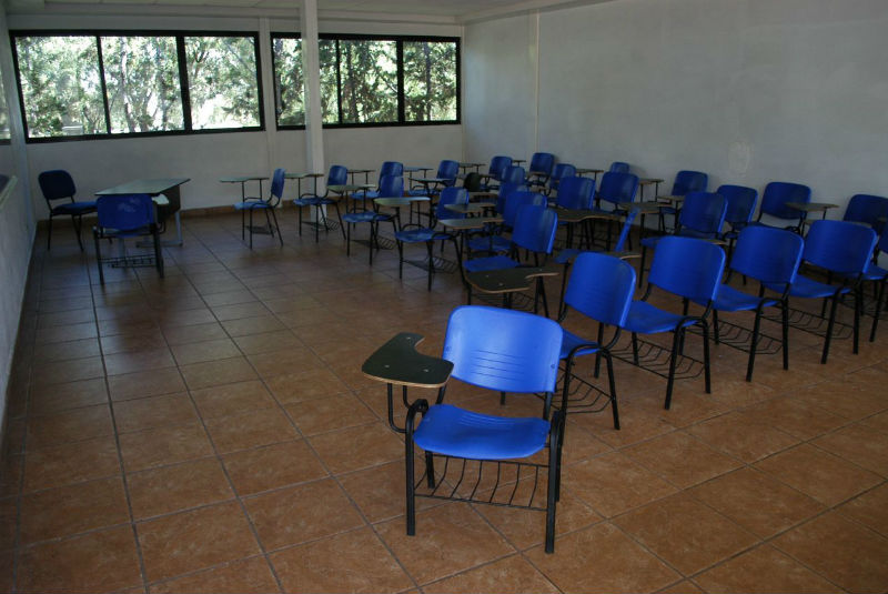 Escuela vacía cuartoscuro