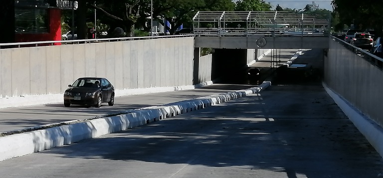 Paso deprimido carril abierto