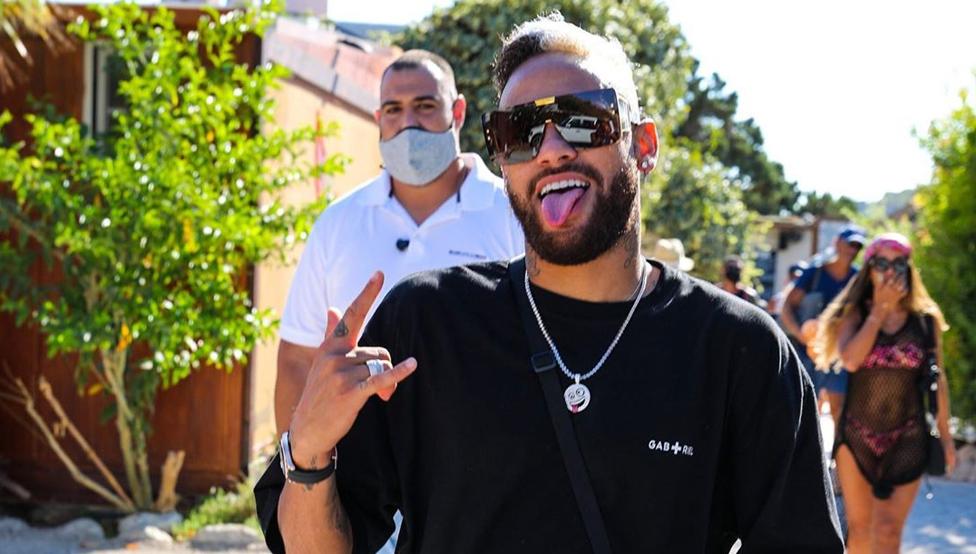 Img jmmiedes 20200828 103745 imagenes md otras fuentes neymar saca la lengua en sus vacaciones 0080 kmo u483240959031gcg 980x554@mundodeportivo web