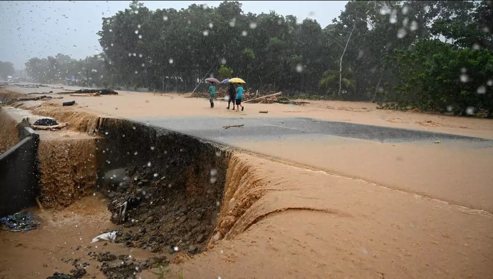 Eta deja al menos ocho muertos por derrumbes e inundaciones en centroamérica