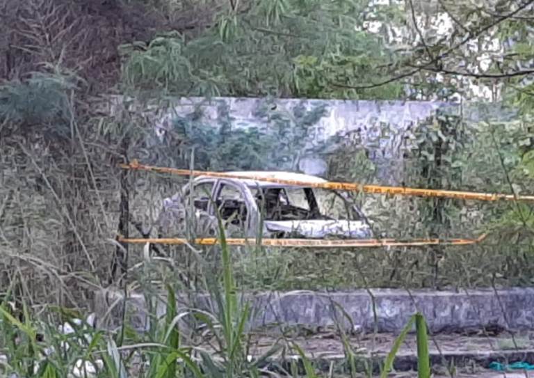 Auto incendiado 1