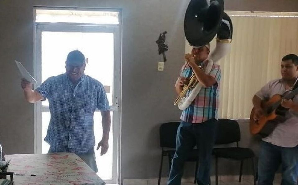 Hombre viral redes sociales foto