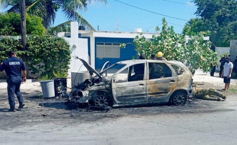 Auto incendiado