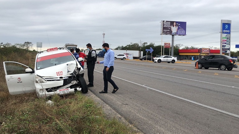 Choque taxi merida tetiz 1