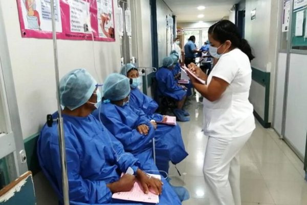 Más de 100 personas son operadas por padecer cataratas