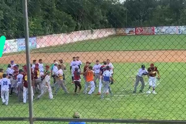 Fomentan la violencia en un partido de beisbol