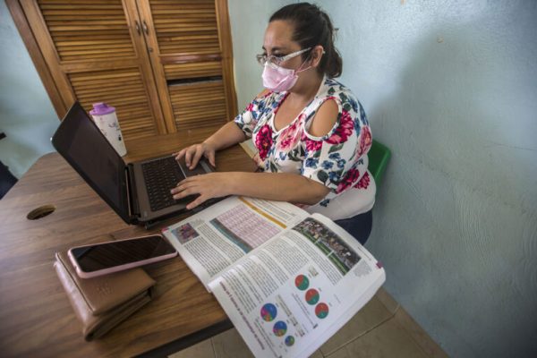 Gestionan recursos para aumento salarial a maestros