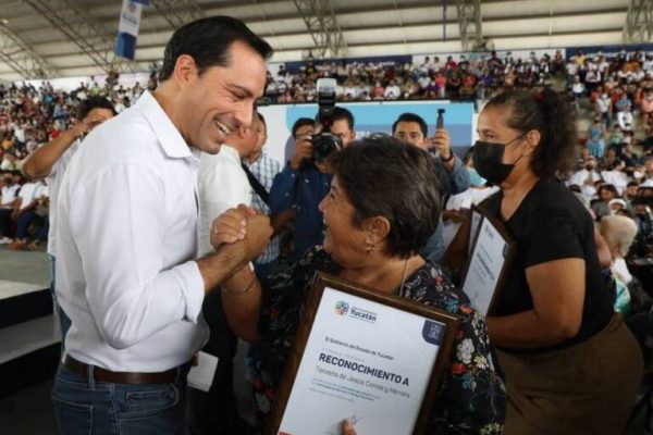 Más de 12 mil yucatecas y yucatecos terminan su primaria y secundaria