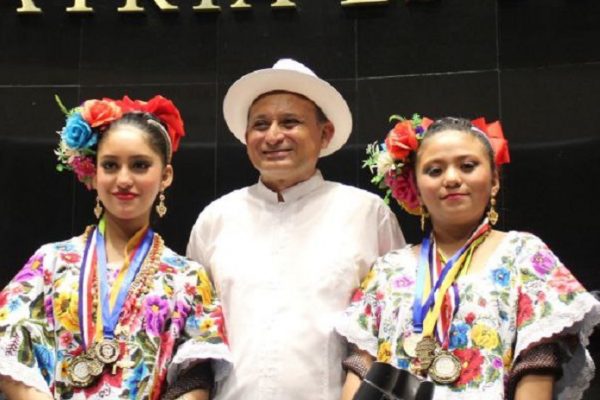 Reconocen a niñas científicas de Oxkutzcab