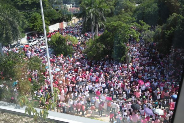Cadena humana por el INE