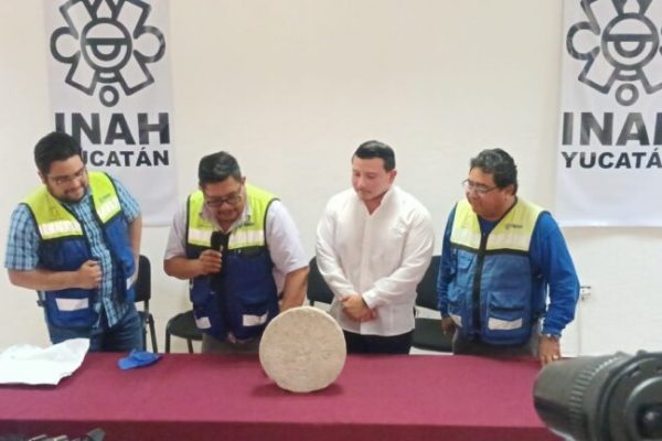 Hallan marcador de juego de pelota en Chichén Itzá
