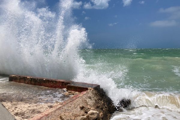 Turbonada sorprende a vacacionistas