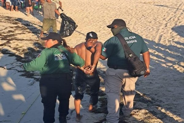 Borrachito se quería ahogar en el mar