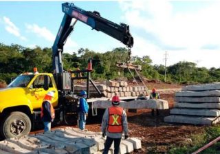Hombre muere aplastado por durmientes del Tren Maya